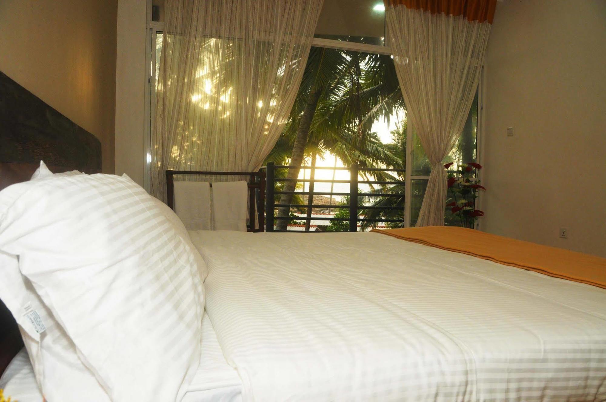 New Shangrela Beach Resort Ambalangoda  Exterior photo